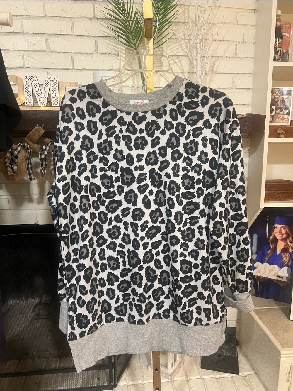 Leopard Print Crewneck Pullover in Black and Gray